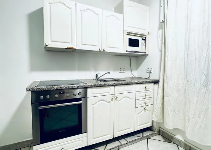 Budget Friendly House With Garden For 14 Guests *