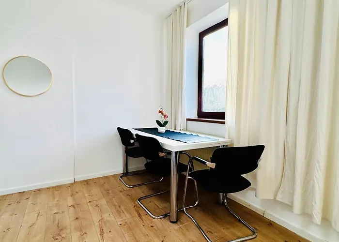 Apartment Budget Friendly House With Garden For 14 Guests *
