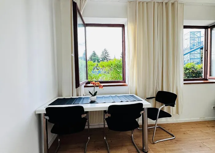 Apartment Budget Friendly House With Garden For 14 Guests