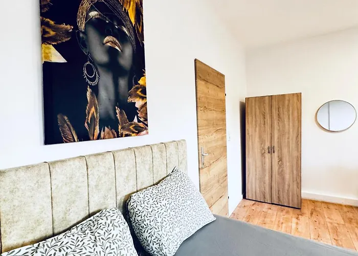 Apartment Budget Friendly House With Garden For 14 Guests