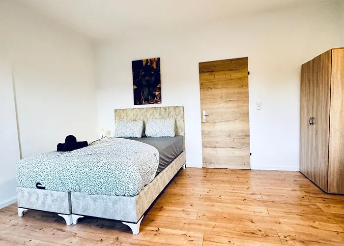 Apartment Budget Friendly House With Garden For 14 Guests