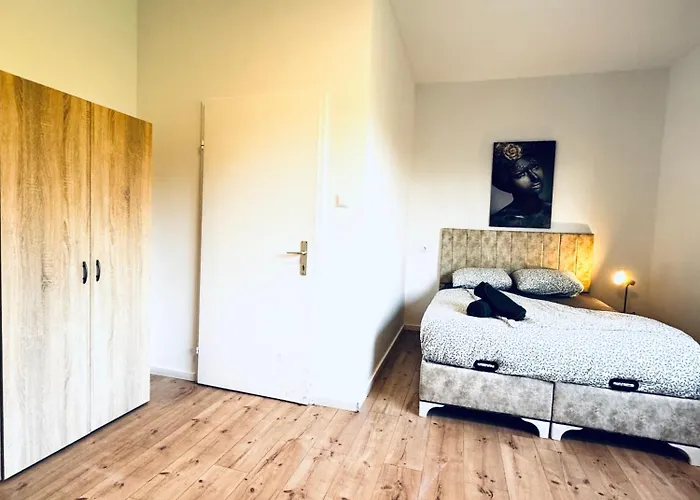 Apartment Budget Friendly House With Garden For 14 Guests *