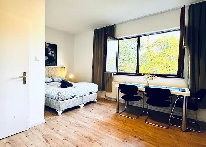 Apartment Budget Friendly House With Garden For 14 Guests