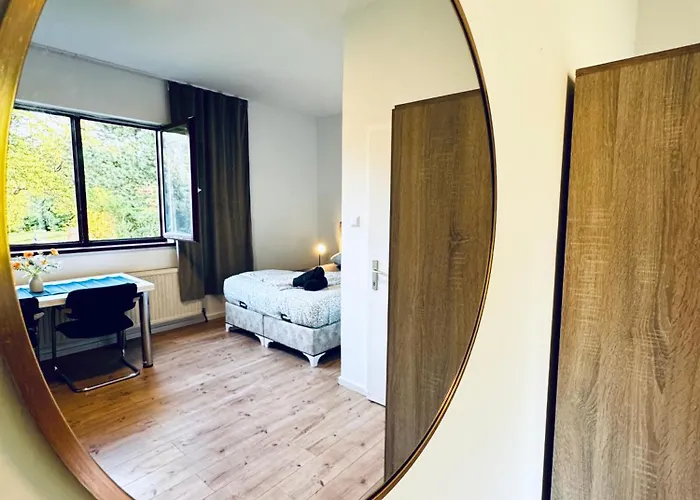 Budget Friendly House With Garden For 14 Guests *