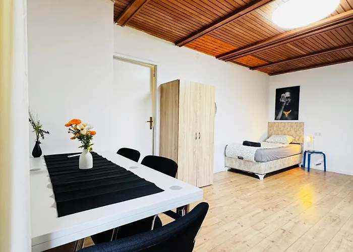Budget Friendly House With Garden For 14 Guests