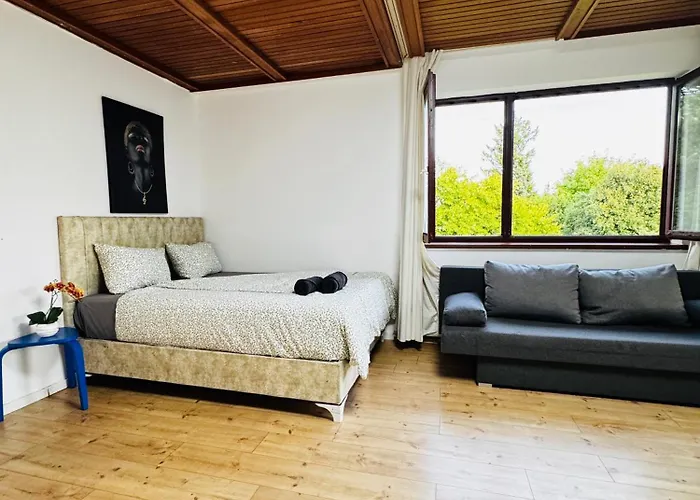 Budget Friendly House With Garden For 14 Guests Apartment