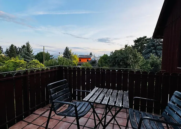 Apartment Budget Friendly House With Garden For 14 Guests *