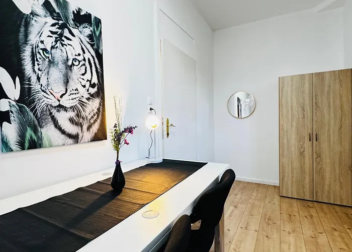 Apartment Budget Friendly House With Garden For 14 Guests *