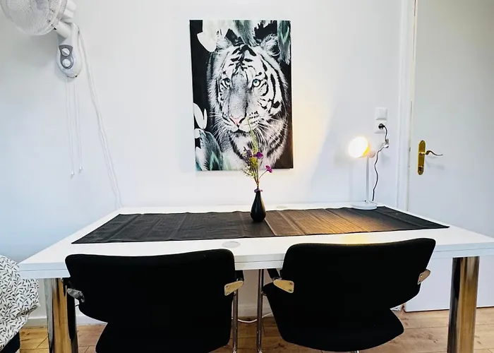 Budget Friendly House With Garden For 14 Guests *