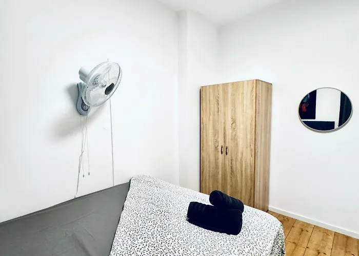 Apartment Budget Friendly House With Garden For 14 Guests *
