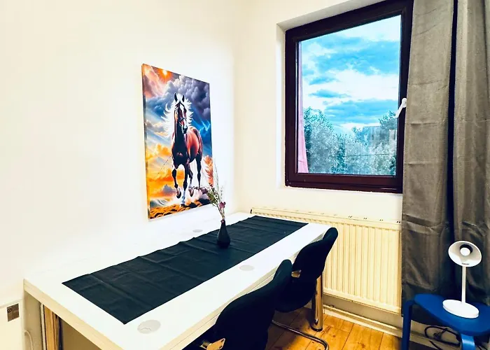 Apartment Budget Friendly House With Garden For 14 Guests *