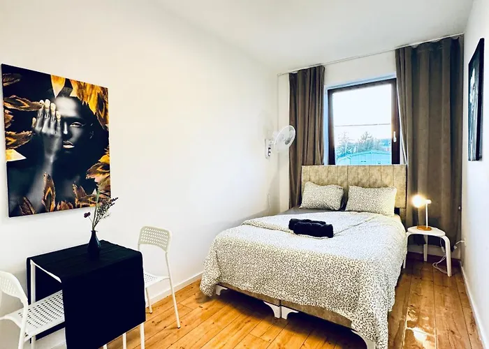 Apartment Budget Friendly House With Garden For 14 Guests *