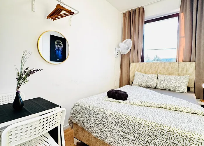 Apartment Budget Friendly House With Garden For 14 Guests