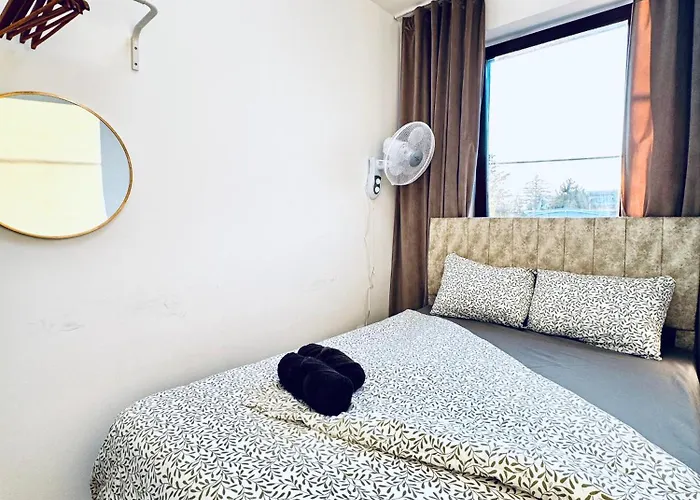 Budget Friendly House With Garden For 14 Guests